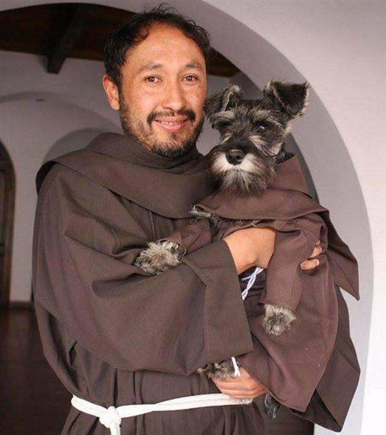 Biarawan Bigotón, aka Carmelo the dog