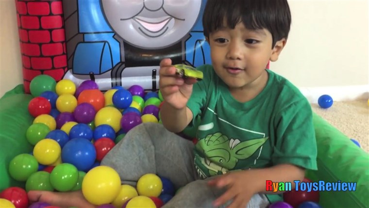 라이언's exuberant toy reviews have garnered more than 10 million followers on YouTube. 