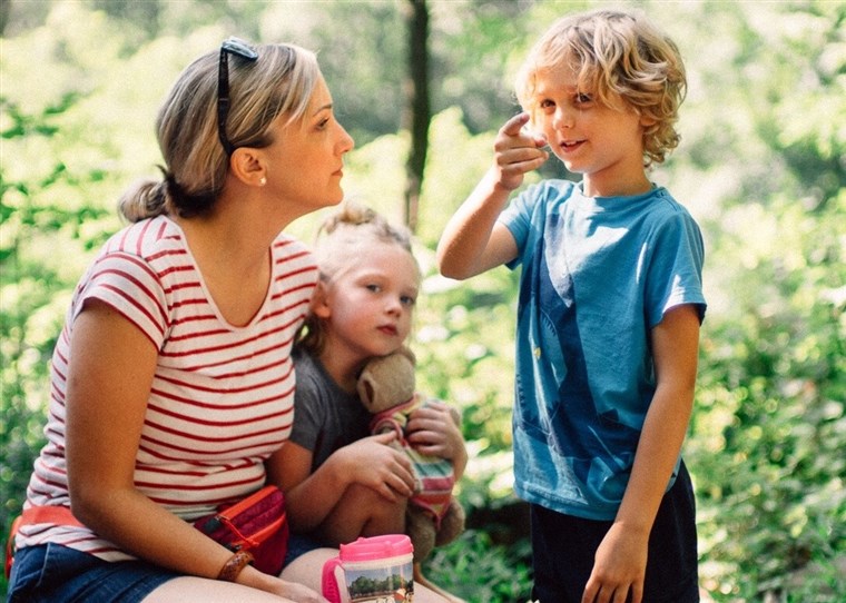 민디 Thomas with her kids, Rhett, 9, and Birdie, 7.