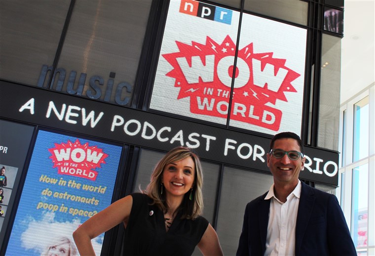 男 Raz and Mindy Thomas began hosting NPR's first podcast for kids in May 2015.