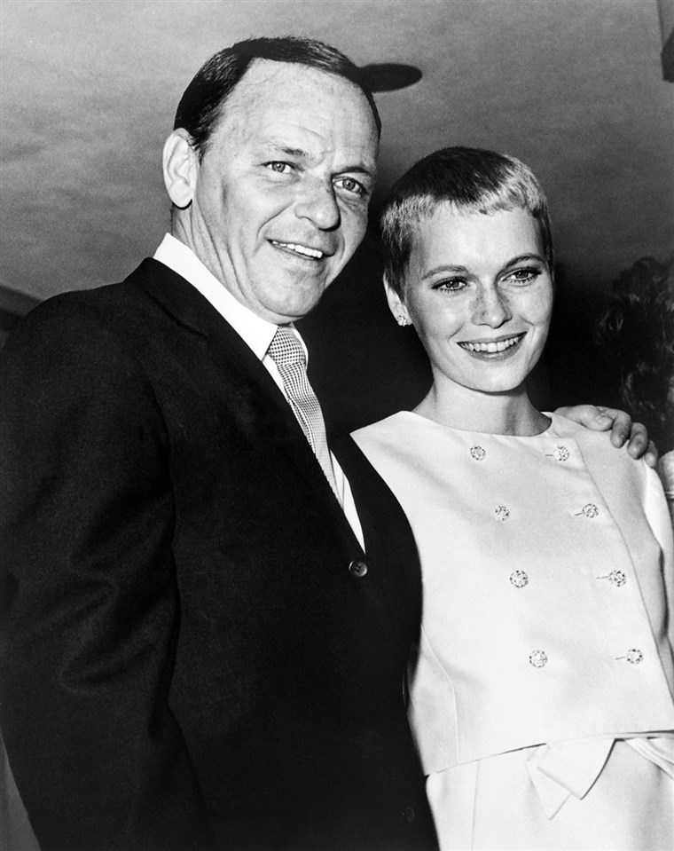 jujur Sinatra and his then-new bride Mia Farrow in 1966.