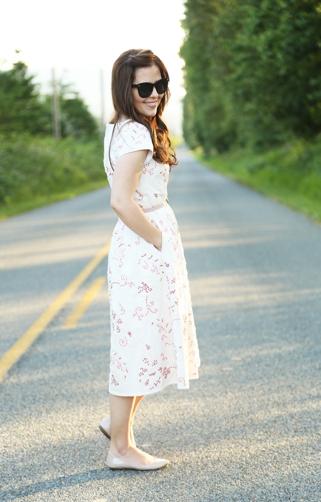mormone stylist and clothing designer Cori Robinson blogs at Dress Cori Lynn.
