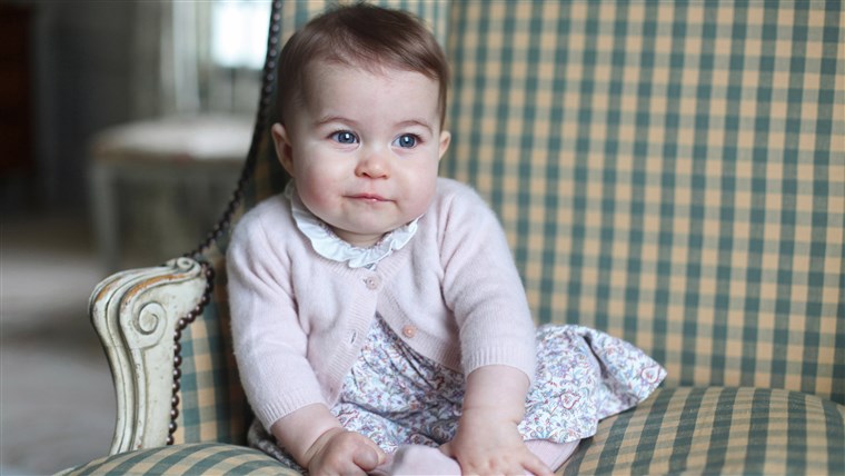 Immagine: Princess Charlotte - Official Photographs Released