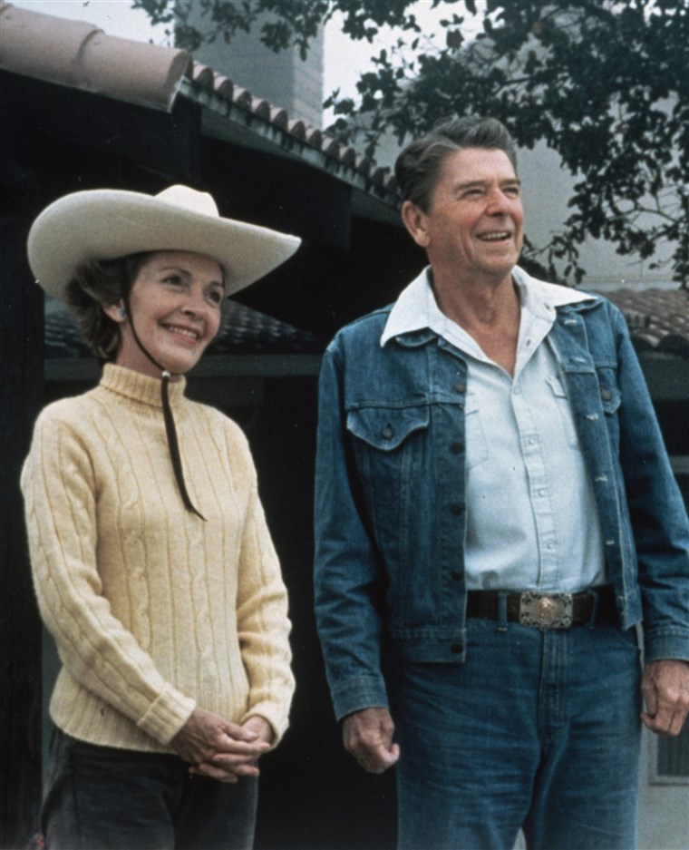 대통령 and Mrs. Ronald Reagan at Rancho del Cielo, California on Aug. 13, 1981.