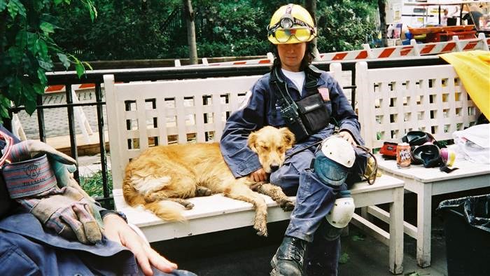 데니스 Corliss and Bretagne take a break together at Ground Zero in 2001.