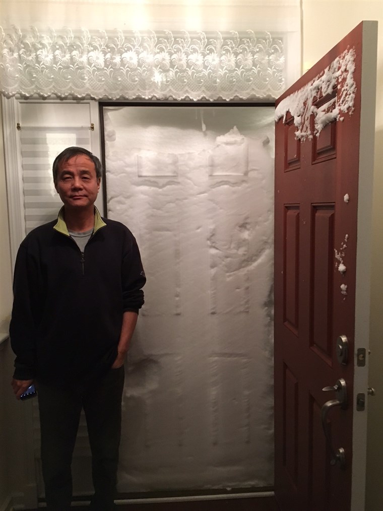 새로운 Jersey couple's home gets snowed in after blizzard