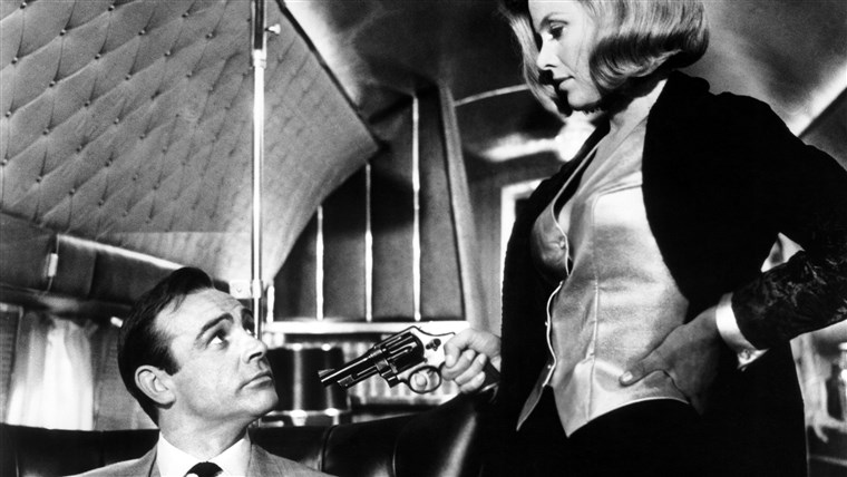 DITO D'ORO, from left: Sean Connery, Honor Blackman, 1964