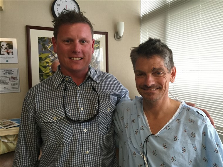 ワイリー、 right, in the hospital with his friend Billy Griggs, who performed CPR until the ambulance came.