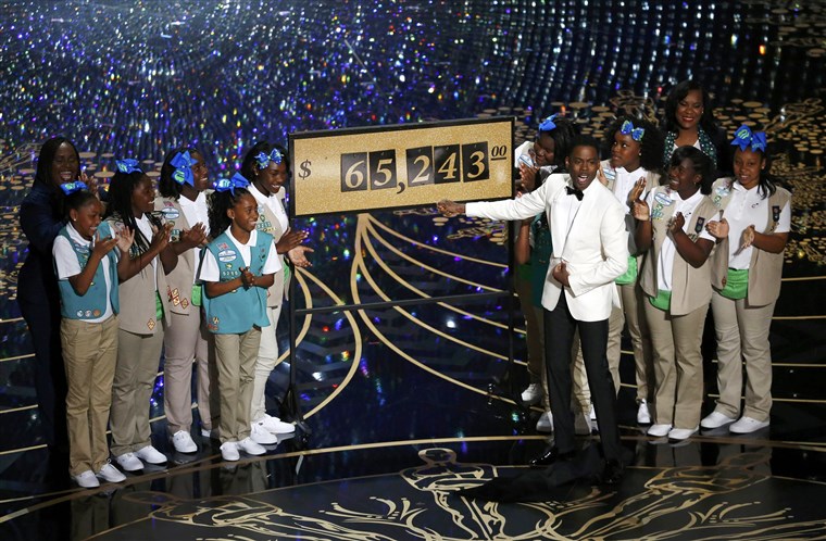 Gambar: Show host Chris Rock reveals that $65,243.00 was raised when Girls Scouts sold cookies to the Oscars audience at the 88th Academy Awards in Hollywood