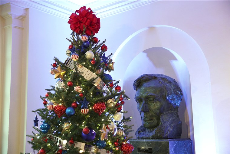 그만큼 White House Is Decorated For The 2016 Holiday Season