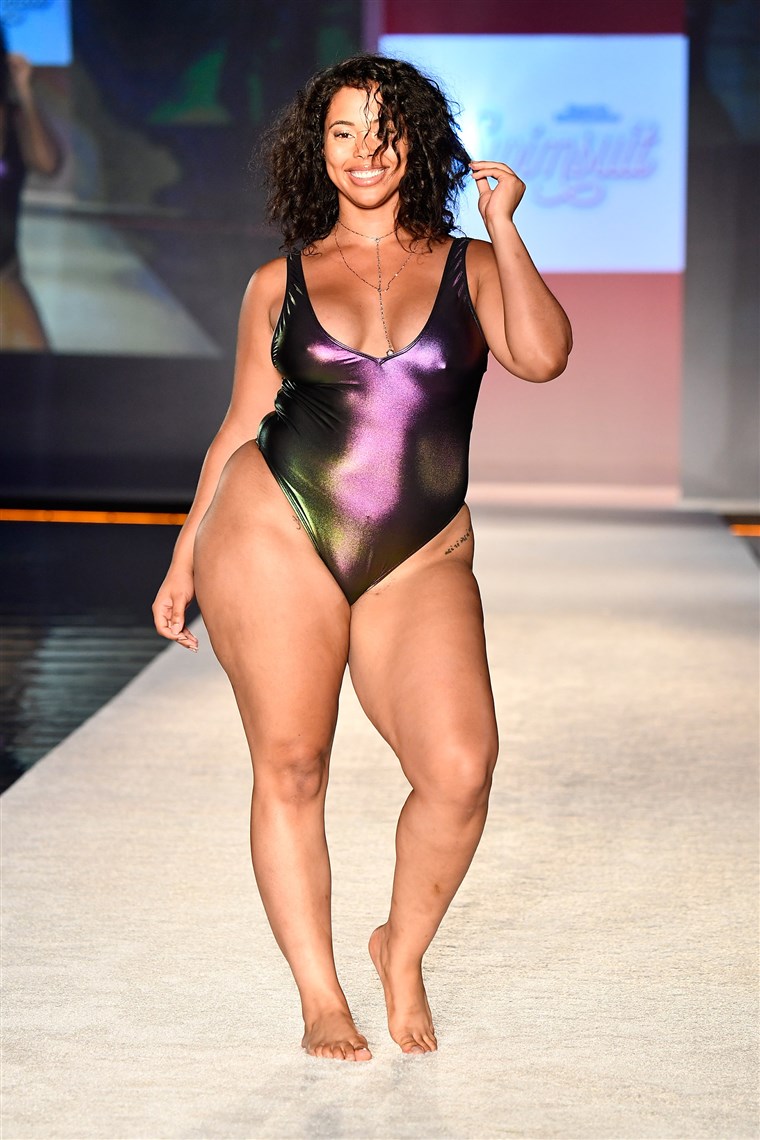 SWIMMIAMI Sports Illustrated Swimsuit 2023 Collection - Runway