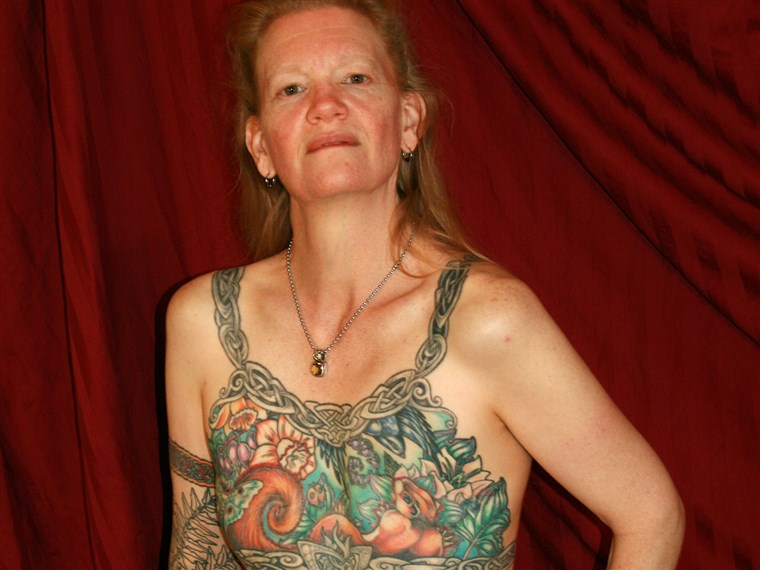 잉가 Duncan Thornell's breast tattoo
