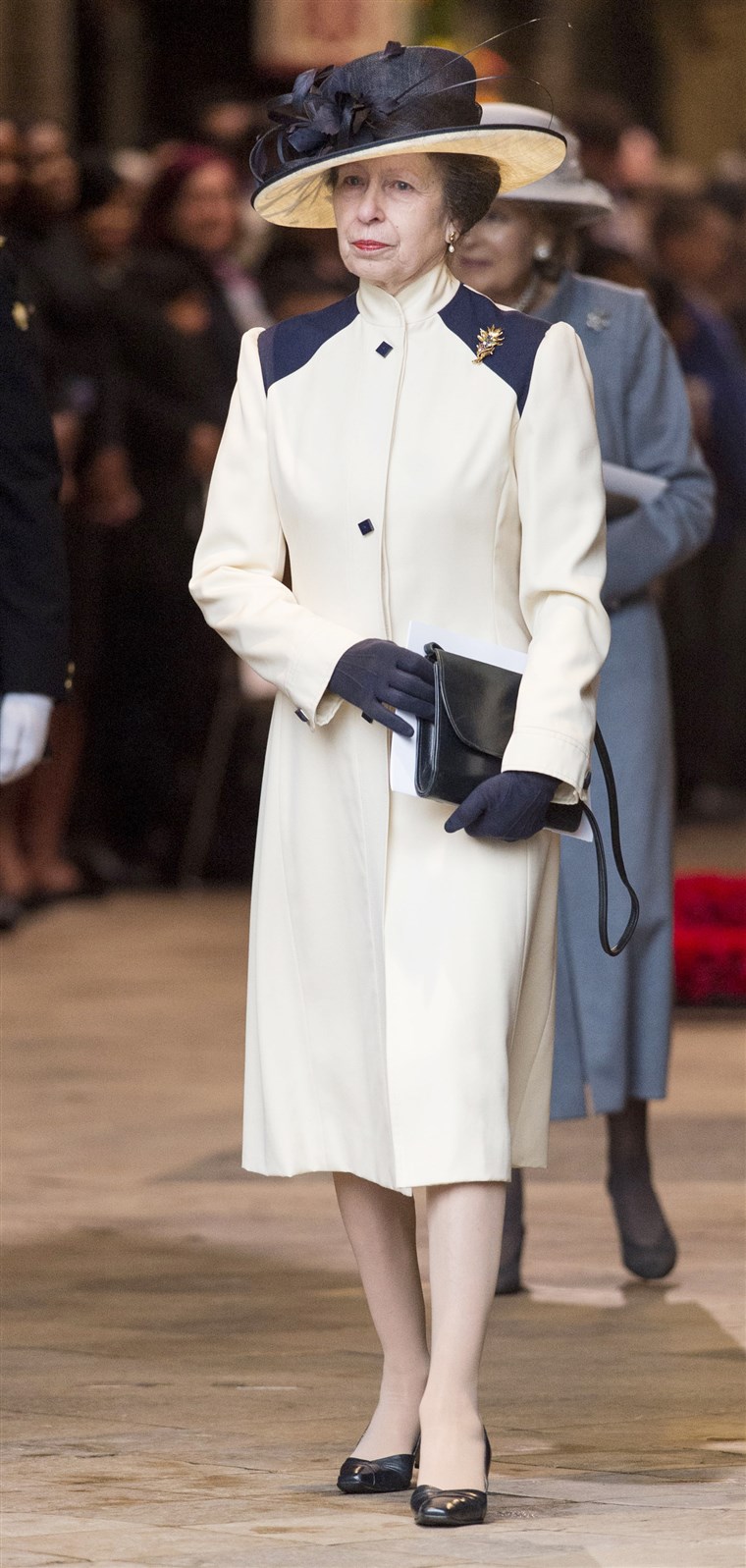 Principessa Anne wears the same coat she wore decades earlier