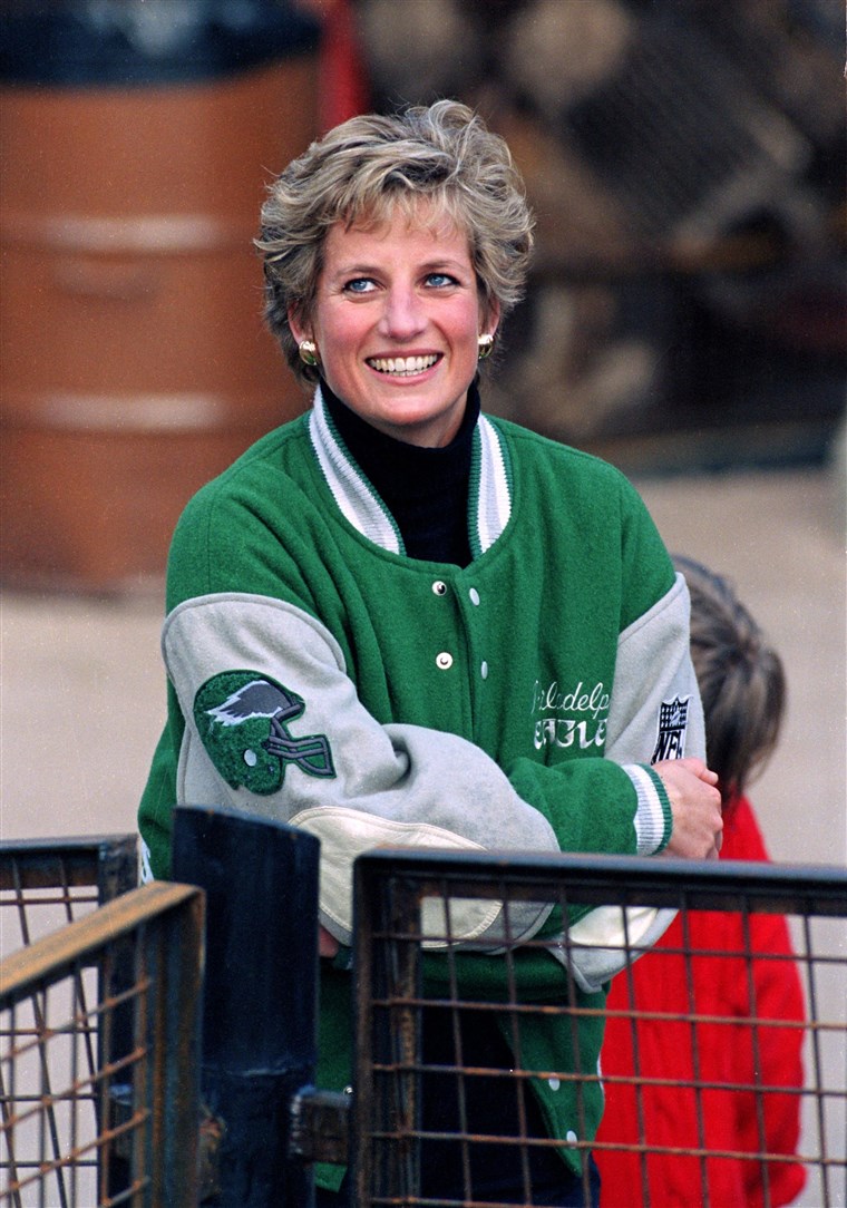 공주님 Diana in Philadelphia Eagles jacket