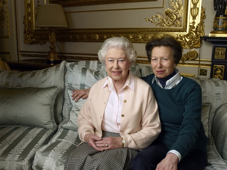 Ratu Elizabeth and Princess Anne