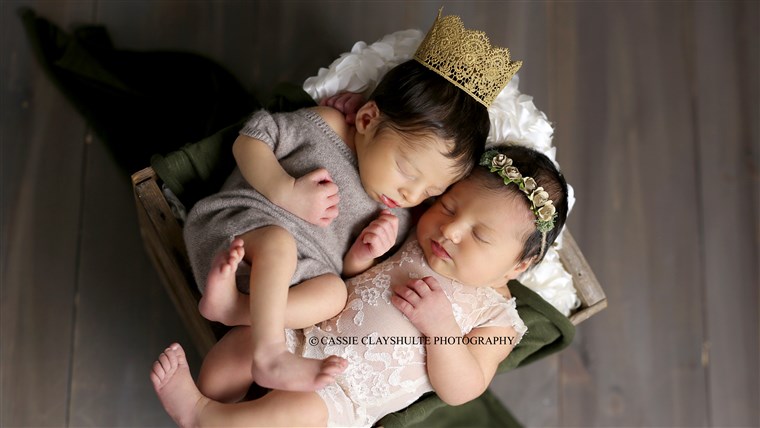 Bayi baru lahir Romeo and Juliet born in same hospital take Shakespeare-themed photo shoot