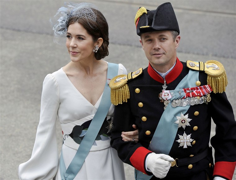 Mahkota Prince Frederik (R) and Crown Princess Mary of Denmark arrive for a religious ceremony at Nieuwe Kerk church in Amsterdam April 30, 2013. The N...