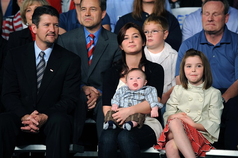 Famiglia members of Sarah Palin