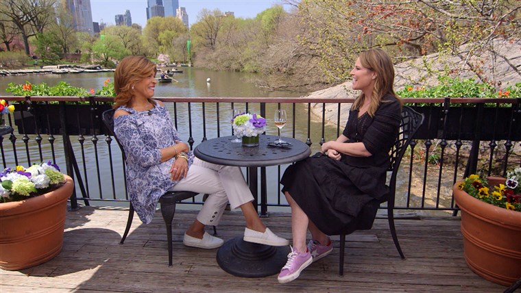 湖田 and Savannah have a candid conversation about motherhood at the Loeb Boathouse in Central Park.