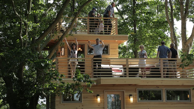 솔직한 Lloyd Wright-inspired treehouse