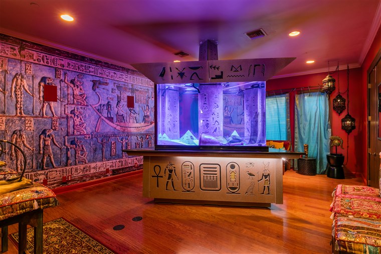 シャキル O'Neal house for sale: aquarium
