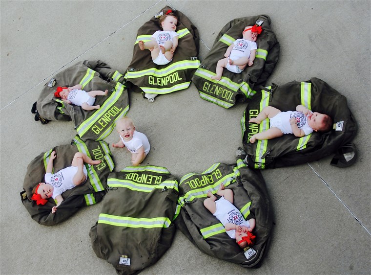 7 fireman from Glenpool, Oklahoma, and their babies had a cute photoshoot
