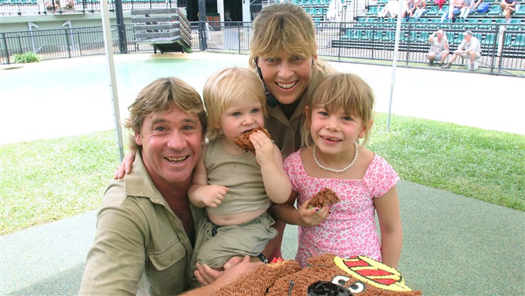 スティーブ Irwin, with his wife Terri Irwin, daughter Bindi Irwin, and son Bob Irwin, on Bob's 2nd birthday