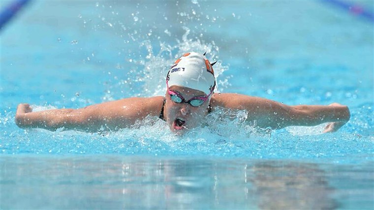 olimpico swimmer Cammile Adams