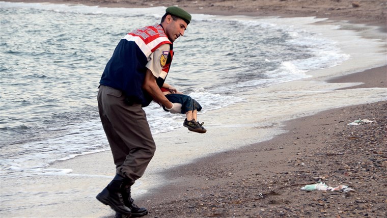 에 빠진 Syrian toddler refugee in Turkey