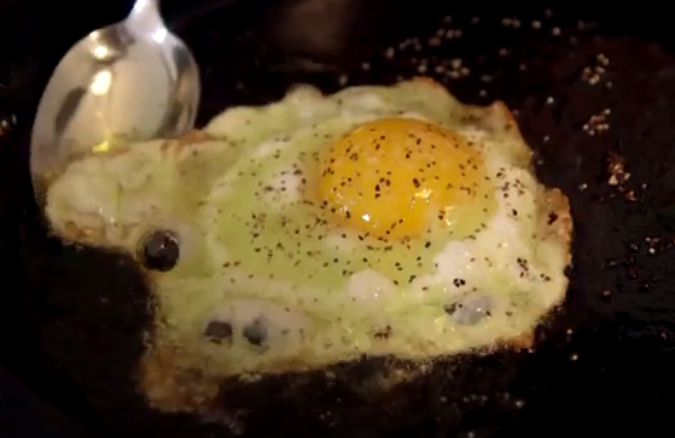 Musim egg with salt and pepper