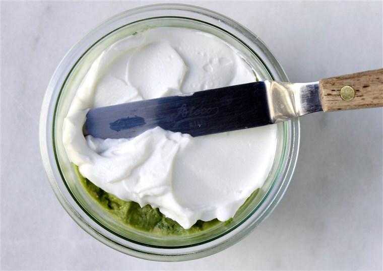 どうやって to Keep Guacamole Green: Sour Cream