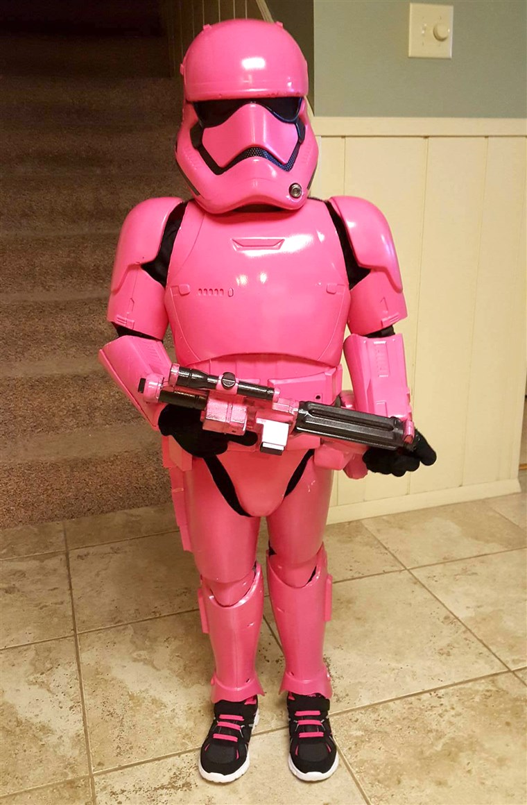 画像： Pink stormtrooper