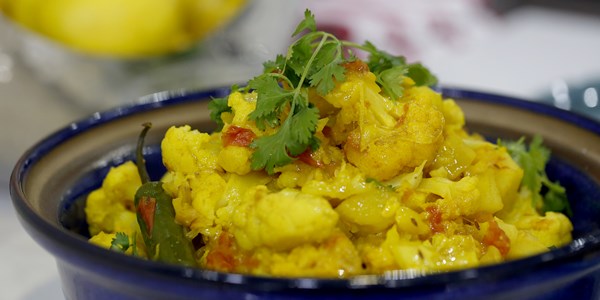 Indian Braised Cauliflower with Potatoes (Aloo Gobi)