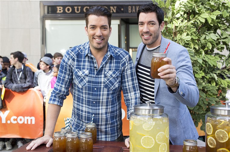 Gambar: The Property Brothers show you how to DIY your backyard for summer