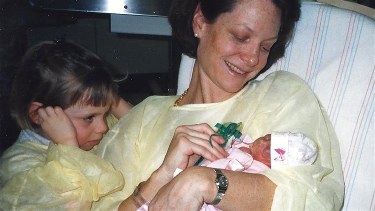 언제 LeeLee Klein gave birth to her twins, they weighed 1 pound each and were immediately admitted to the NICU