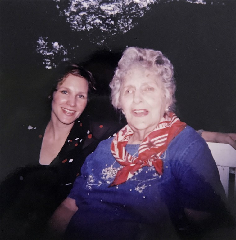 처녀 Dupre with her grandmother Ann, who the Airstream is named after