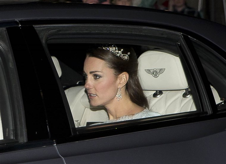 Wanita bangsawan Kate, as she headed to Buckingham Palace reception in 2013.