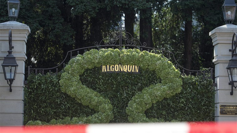 ティナ Turner's Swiss Algonquin villa entrance, shielded for her wedding celebration.