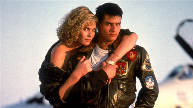 상단 GUN, Kelly McGillis, Tom Cruise, 1986, (c) Paramount/courtesy Everett Collection