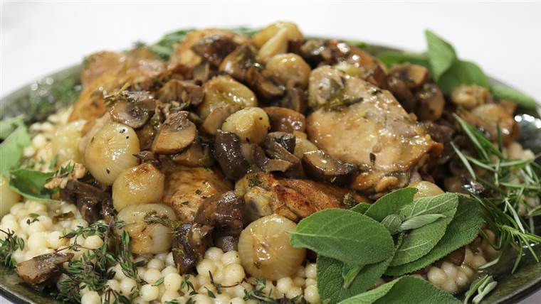 Bangun makan malam dengan ayam bumbu asli Lebanon 