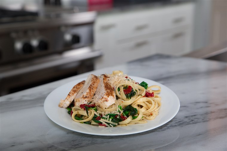 Kemangi garlic chicken fettuccini with spinach meal kit.