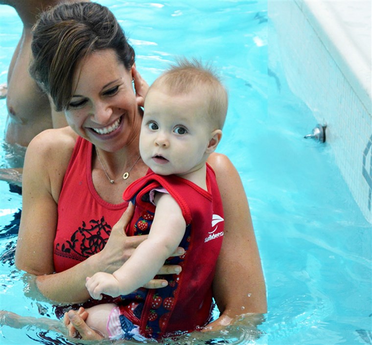 제나 and baby Harper, at a traditional swim lesson. 