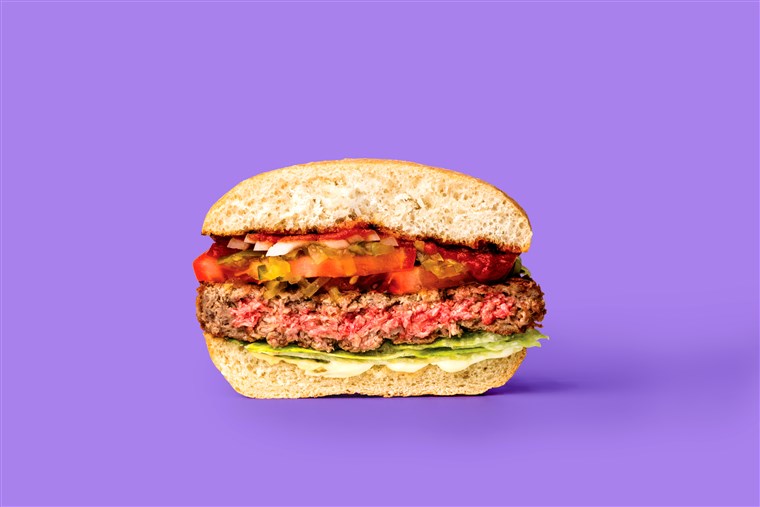 ザ Impossible Burger looks mighty meaty ... but it's not.
