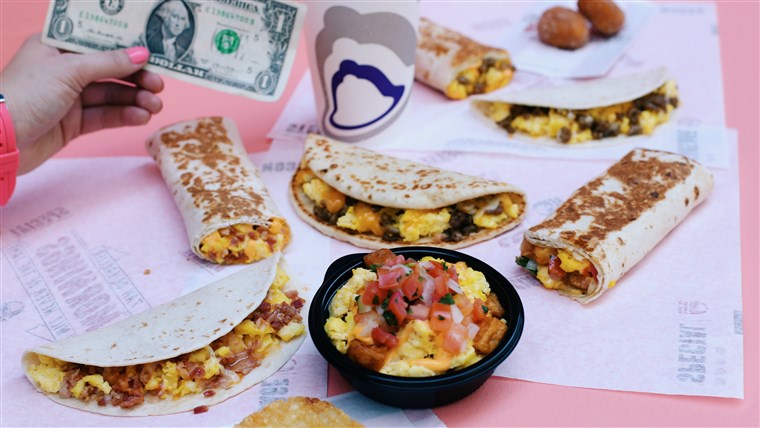 타코 Bell's $1 breakfast menu