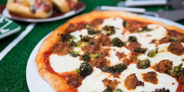 소시지 and Broccoli Pizza