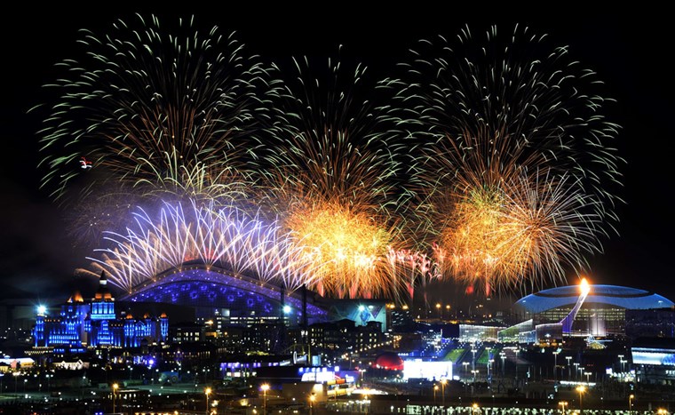 불꽃 explode over the Olympic Park at the end of the Opening Ceremony of the Sochi Winter Olympics on Feb. 7. 