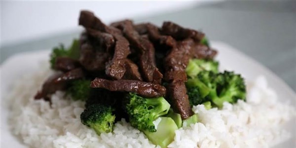 牛肉 and Broccoli Stir-Fry