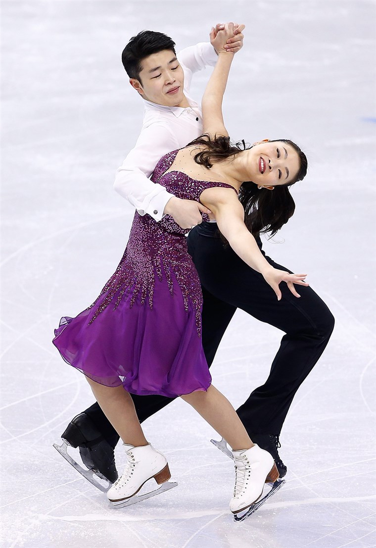 보스턴, MA - JANUARY 10: Maia Shibutani and Alex Shibutani skate in the short dance program during the 2014 Prudential U.S. Figure Skating Championsh...
