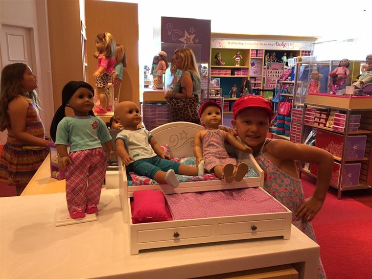 ベイリー says her daughter was thrilled to find a trundle bed display at the American Girl store that featured a doll without hair.