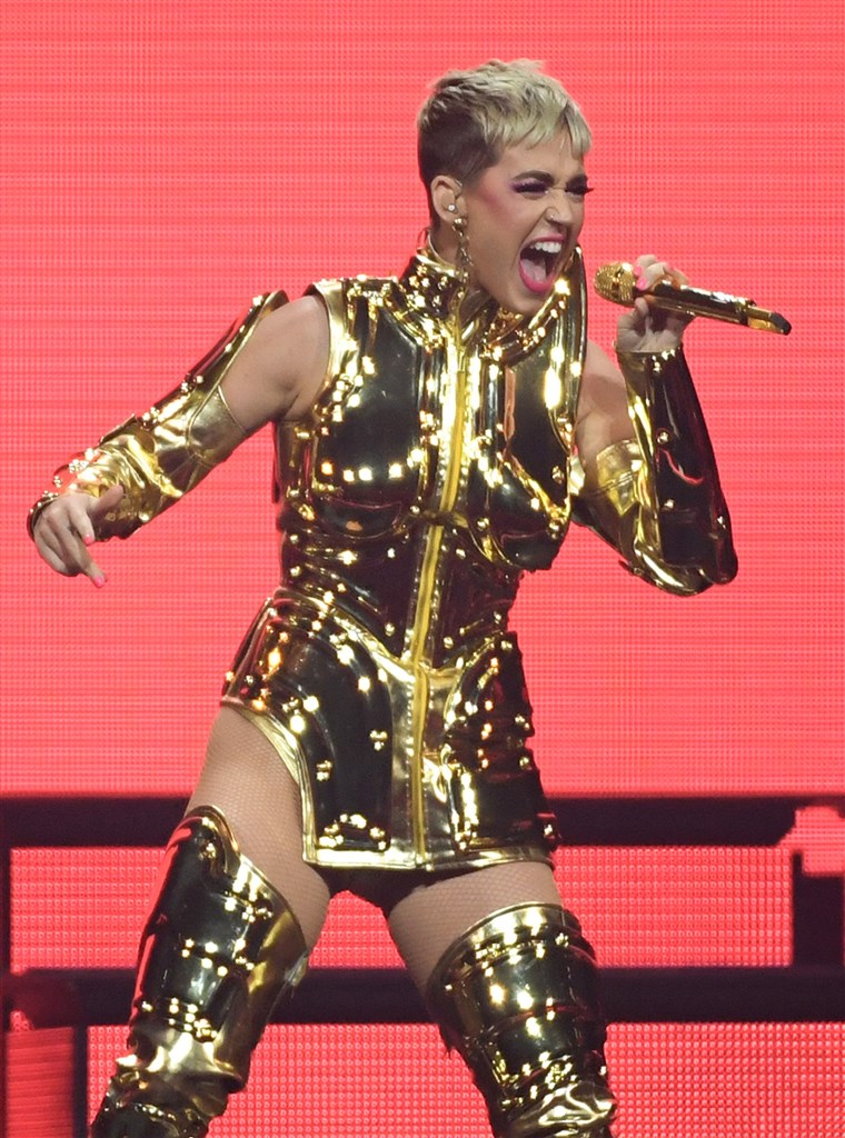 画像： Katy Perry In Concert With Carly Rae Jepsen At T-Mobile Arena In Las Vegas